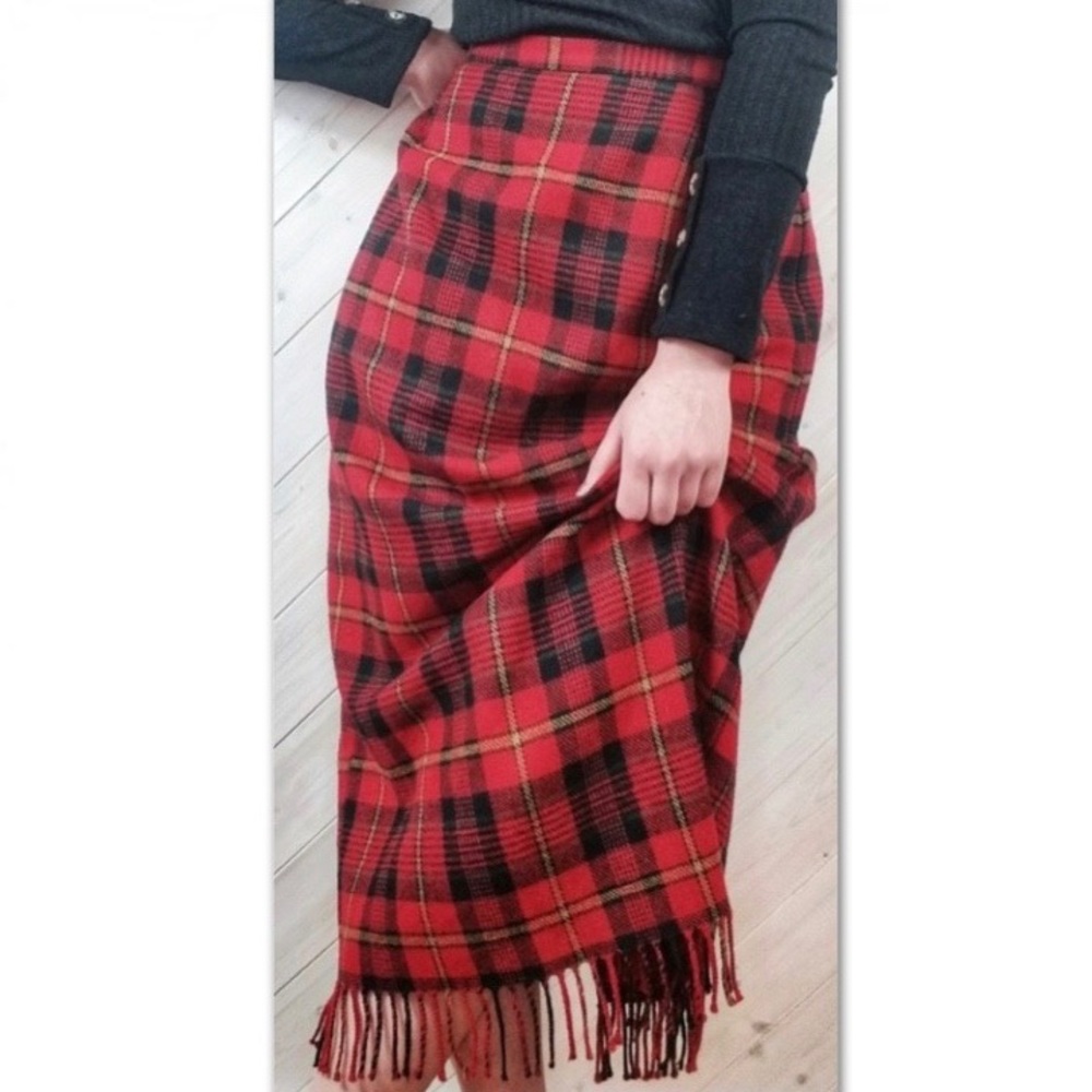 Vtg Jaclyn Smith plaid fringed blanket skirt red